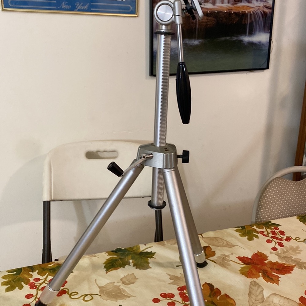 Selling a tripod camera holder stand . - Picture 2 of 2